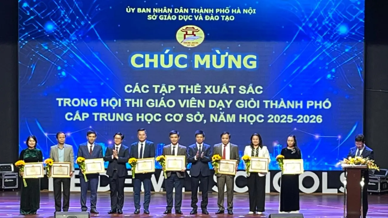 Khen thưởng 180 giáo viên dạy giỏi cấp thành phố